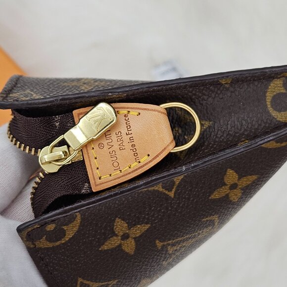 Louis Vuitton Monogram Toiletry Pouch 17 - Picture 16 of 17